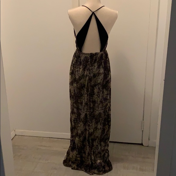 Gorgeous gold and black maxi dress with sexy back - Picture 6 of 8